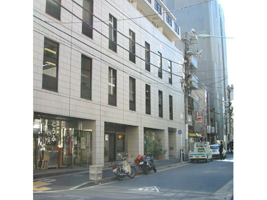 ムーヴトランク築地外観1