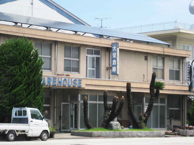 屋内保管・常人管理で安心・安全 押入れ産業 松山店