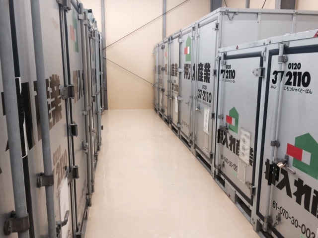 屋内保管・常人管理で安心・安全 押入れ産業 王子京北店外観1