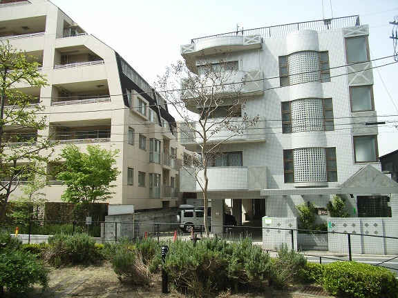 アルファトランク桜新町外観1