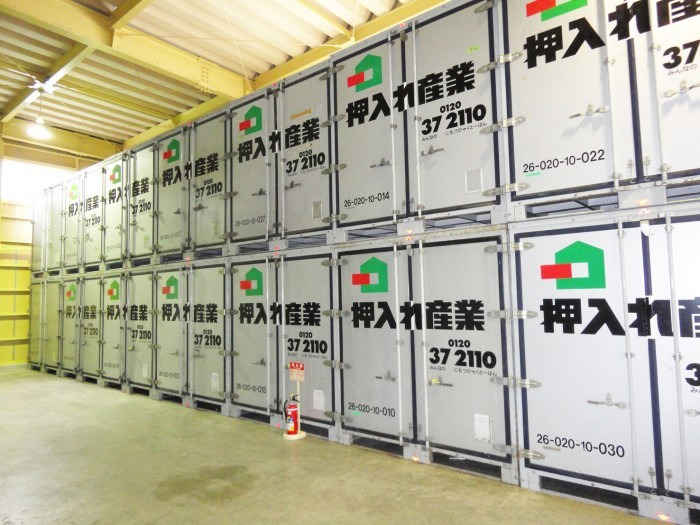 屋内保管・常人管理で安心・安全 押入れ産業 金沢西店外観1