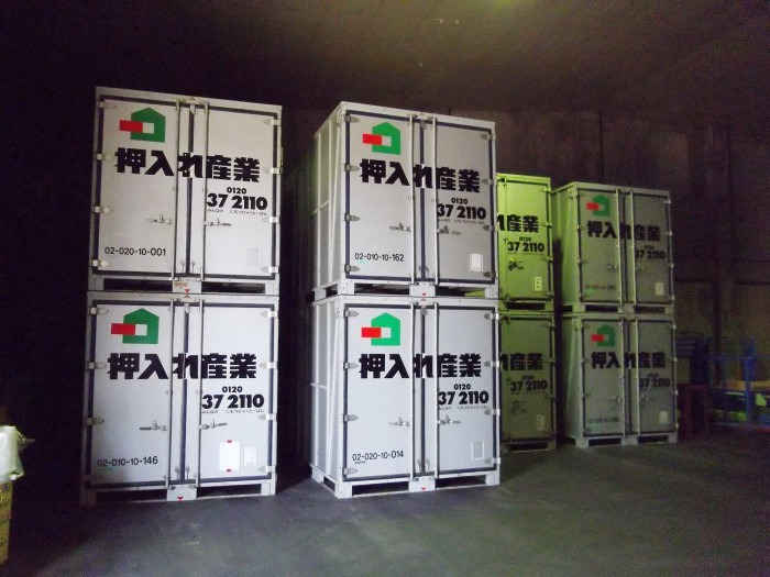 屋内保管・常人管理で安心・安全 押入れ産業 小樽中央店外観1