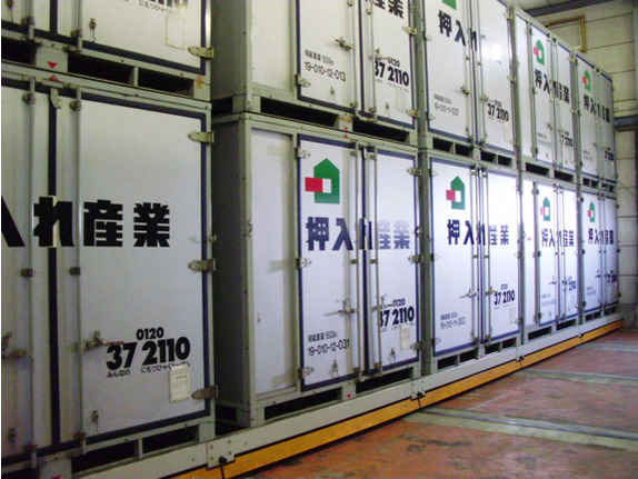 屋内保管・常人管理で安心・安全 押入れ産業 長野小島田店外観1