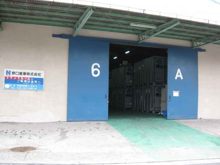 屋内保管・常人管理で安心・安全 押入れ産業 戸田店外観1