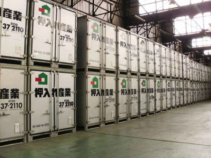 屋内保管・常人管理で安心・安全 押入れ産業 立川店外観1