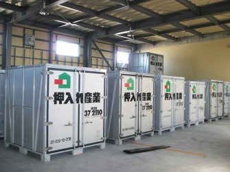 屋内保管・常人管理で安心・安全 押入れ産業 富士店外観1