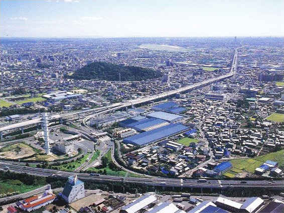 屋内保管・常人管理で安心・安全 押入れ産業 小牧IC店外観1