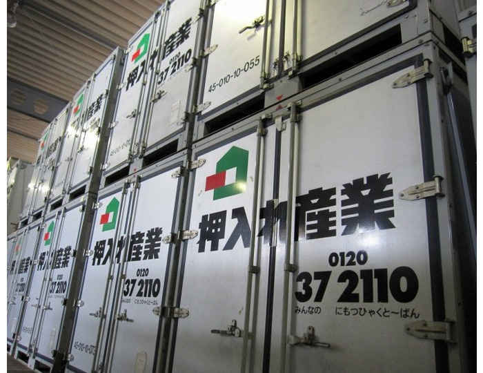 屋内保管・常人管理で安心・安全 押入れ産業 高松店外観1