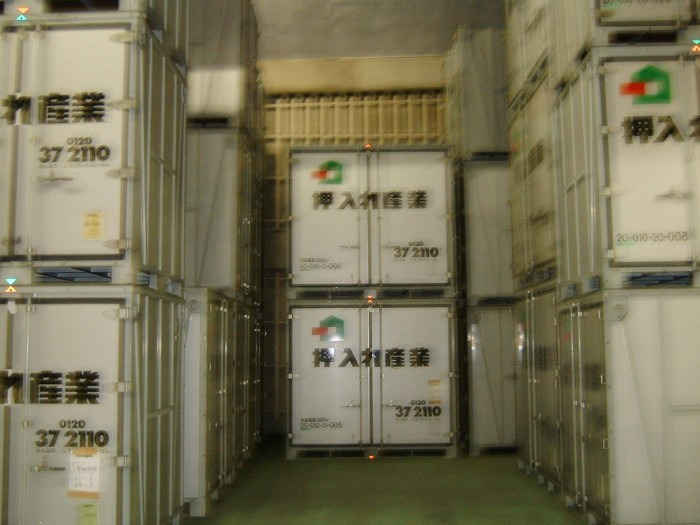 屋内保管・常人管理で安心・安全 押入れ産業 岐大店外観1