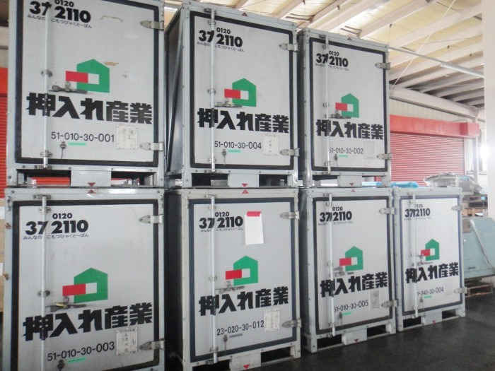 屋内保管・常人管理で安心・安全 押入れ産業 鳥栖店外観1