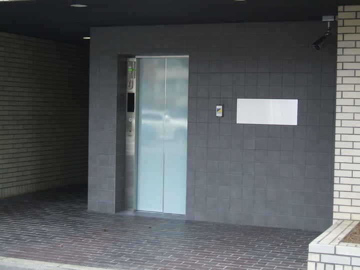 GoodBox. 堀川六角外観1