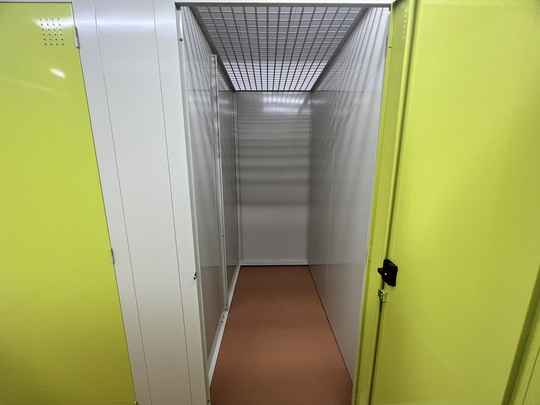 シートランクルーム調布店内装1