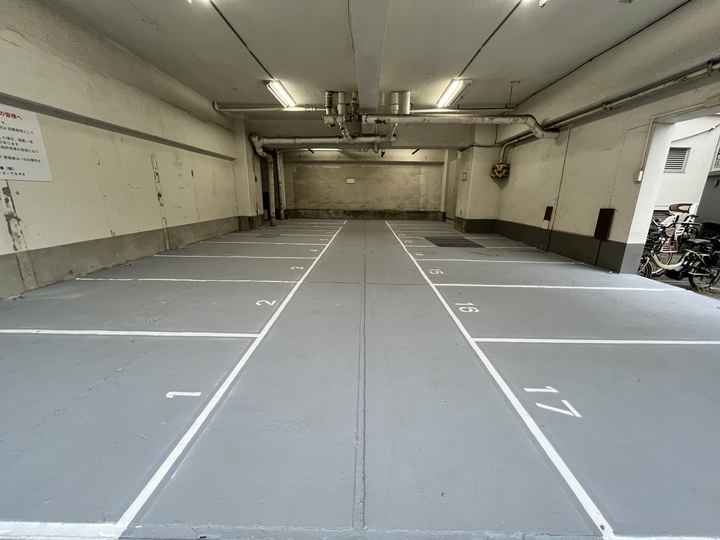 池尻バイク駐車場内装1